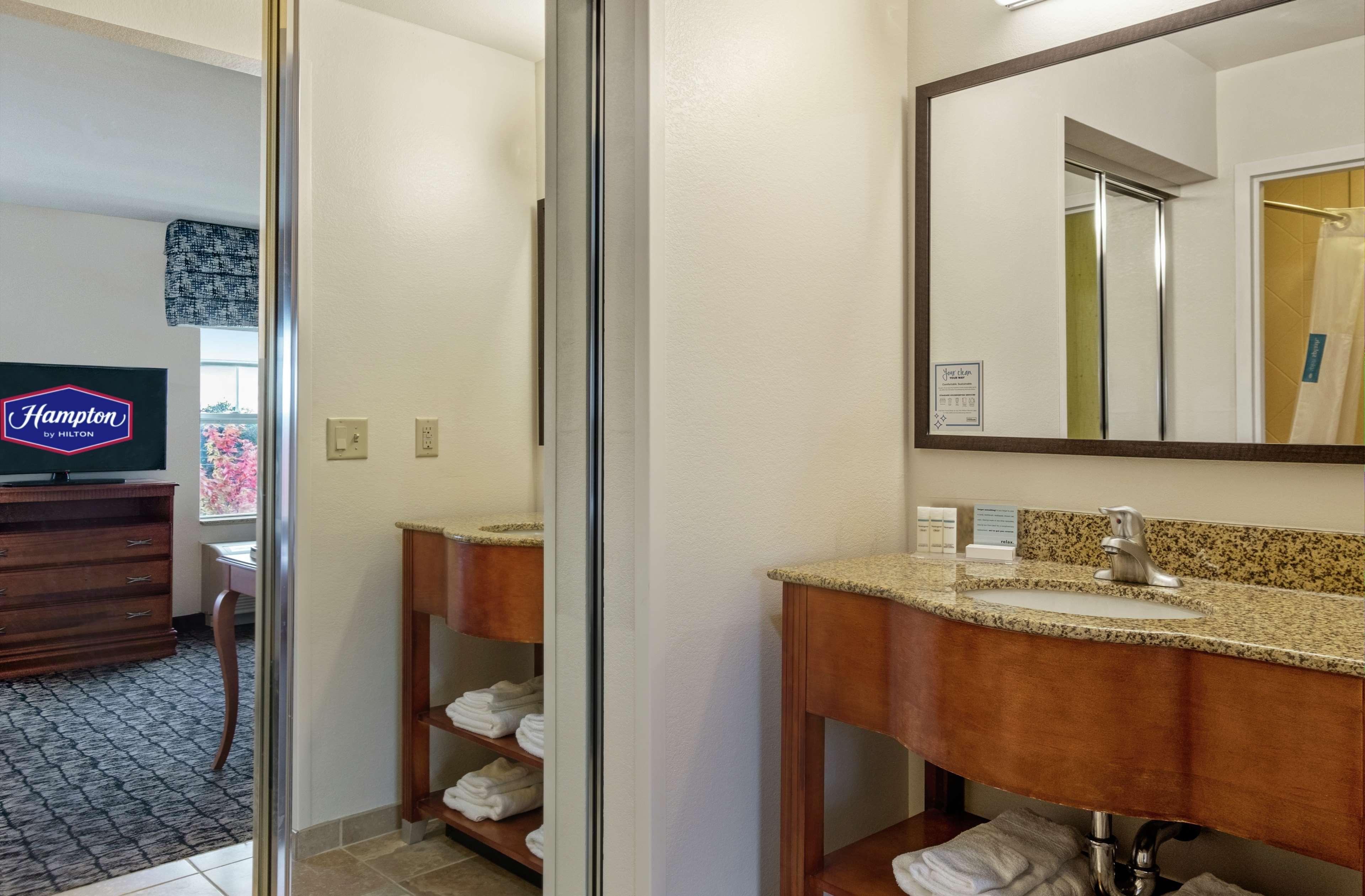 Hampton Inn & Suites Rockland Thomaston Exterior photo